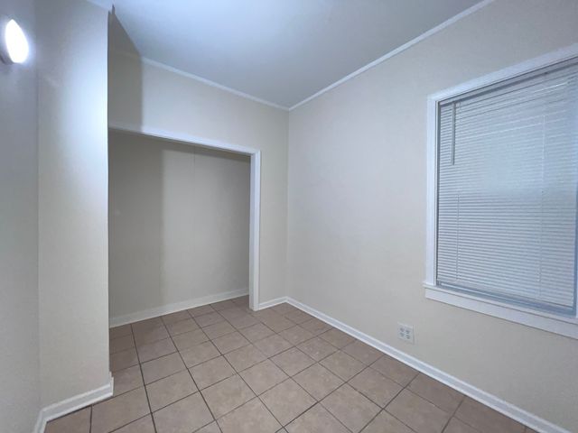 8919 S Muskegon Avenue 1F, Chicago, IL 60617