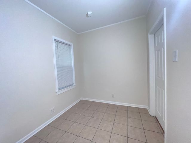 8919 S Muskegon Avenue 1F, Chicago, IL 60617