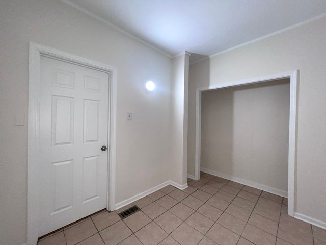 8919 S Muskegon Avenue 1F, Chicago, IL 60617