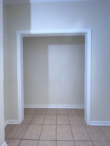 8919 S Muskegon Avenue 1F, Chicago, IL 60617