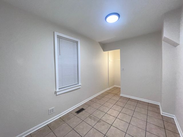 8919 S Muskegon Avenue 1F, Chicago, IL 60617