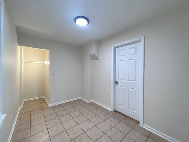 8919 S Muskegon Avenue 1F, Chicago, IL 60617