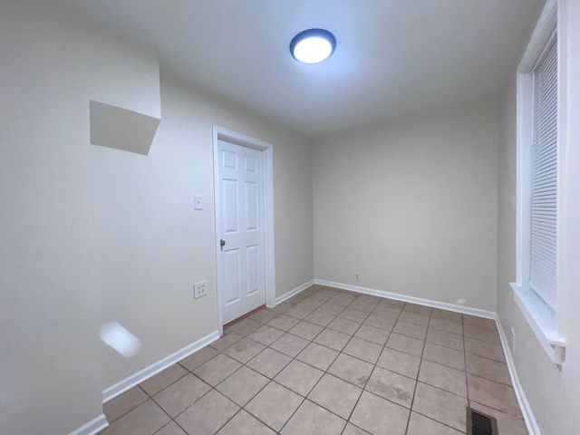 8919 S Muskegon Avenue 1F, Chicago, IL 60617