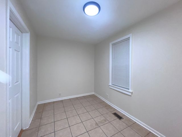 8919 S Muskegon Avenue 1F, Chicago, IL 60617