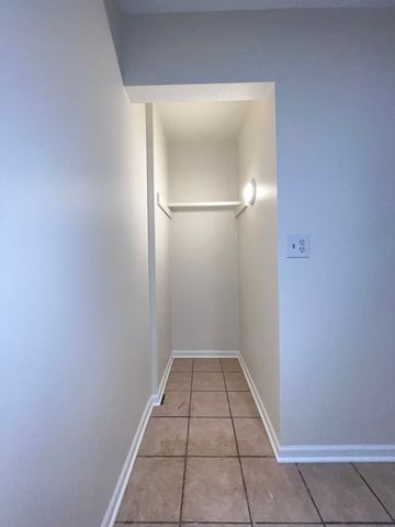 8919 S Muskegon Avenue 1F, Chicago, IL 60617