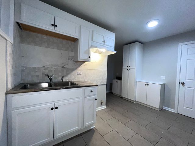 8919 S Muskegon Avenue 1F, Chicago, IL 60617