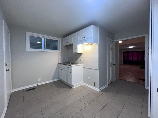 8919 S Muskegon Avenue 1F, Chicago, IL 60617