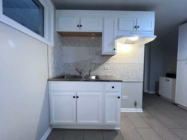 8919 S Muskegon Avenue 1F, Chicago, IL 60617