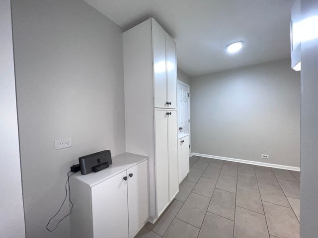 8919 S Muskegon Avenue 1F, Chicago, IL 60617