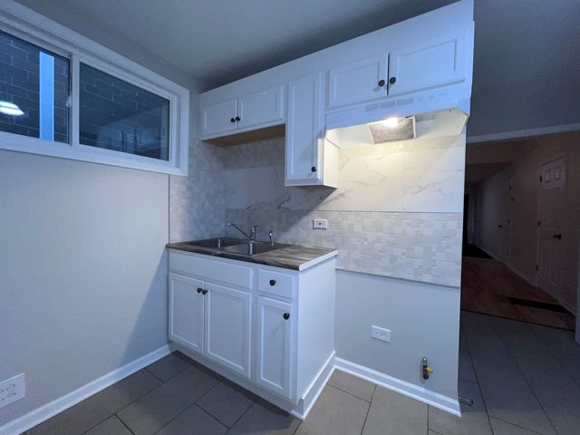 8919 S Muskegon Avenue 1F, Chicago, IL 60617