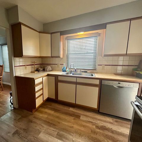 210 FEDERAL Street, Midland, MI 48642