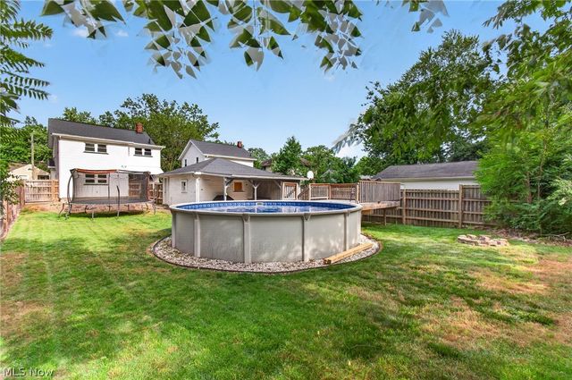 1027 2nd Street NE, Massillon, OH 44646