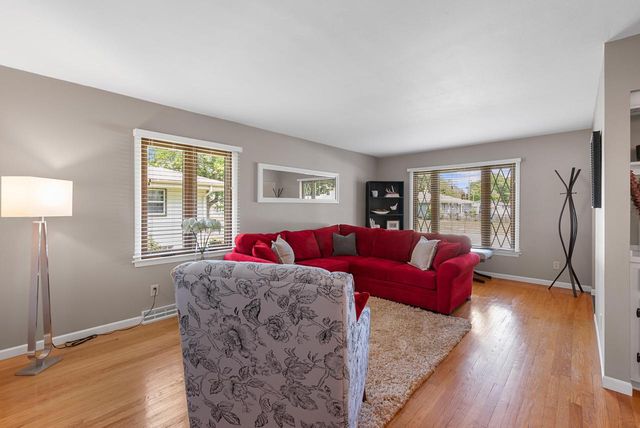 W243N6613 Oxford ROAD, Sussex, WI 53089