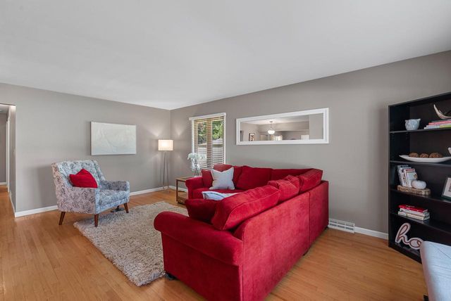 W243N6613 Oxford ROAD, Sussex, WI 53089