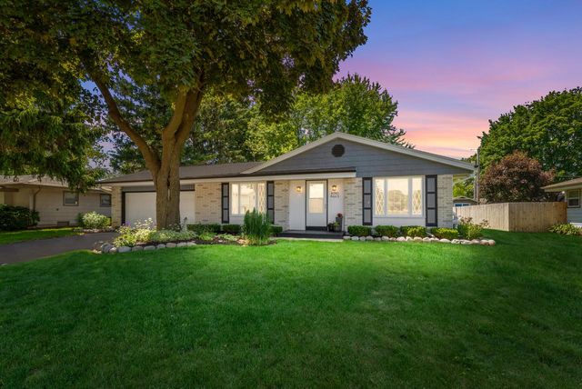 W243N6613 Oxford ROAD, Sussex, WI 53089