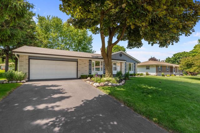 W243N6613 Oxford ROAD, Sussex, WI 53089