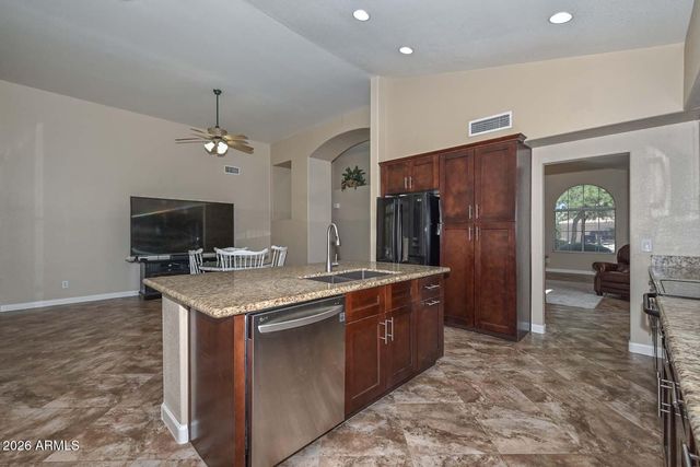 7444 W FOOTHILL Drive, Glendale, AZ 85310