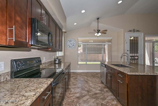 7444 W FOOTHILL Drive, Glendale, AZ 85310