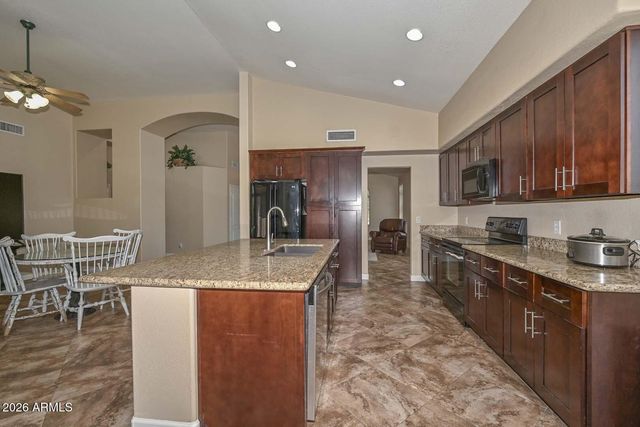 7444 W FOOTHILL Drive, Glendale, AZ 85310