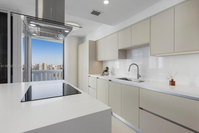 3000 Island Boulevard 2504, Aventura, FL 33160