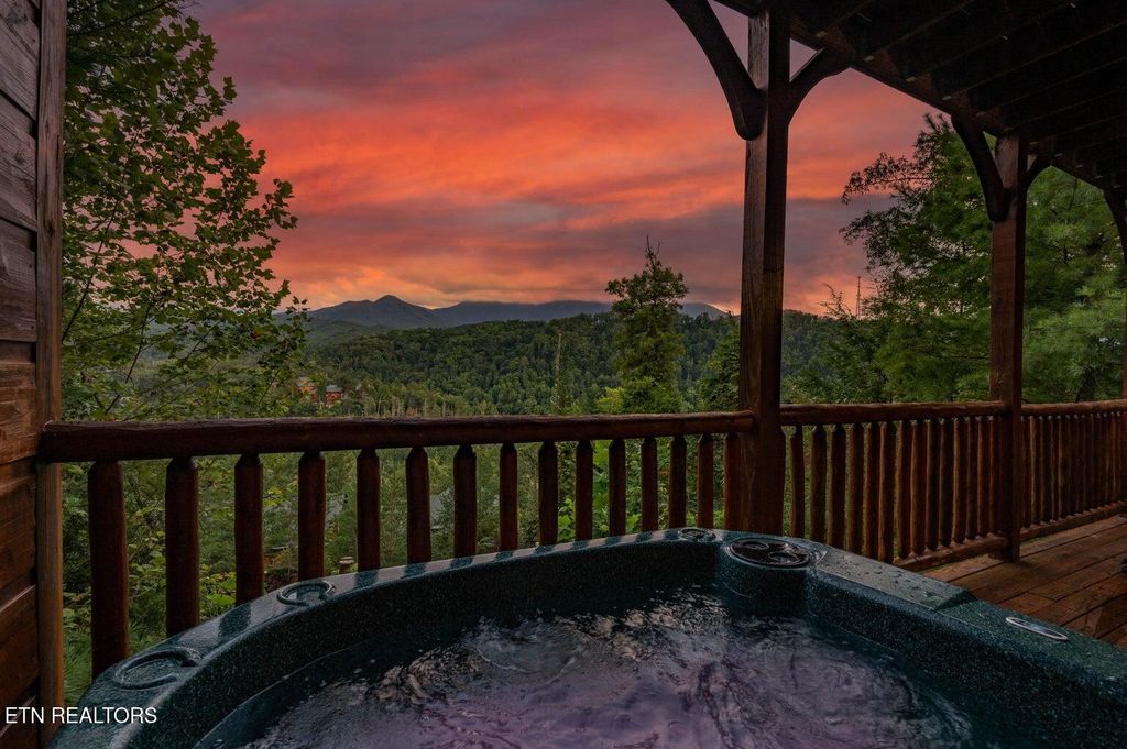 648 Park Vista Way, Gatlinburg, TN 37738