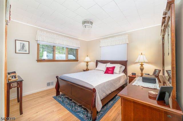 586 Clearview Dr, Hampton Twp., NJ 07860