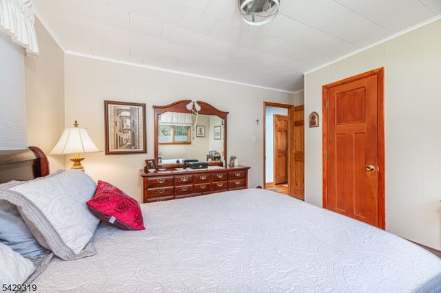 586 Clearview Dr, Hampton Twp., NJ 07860