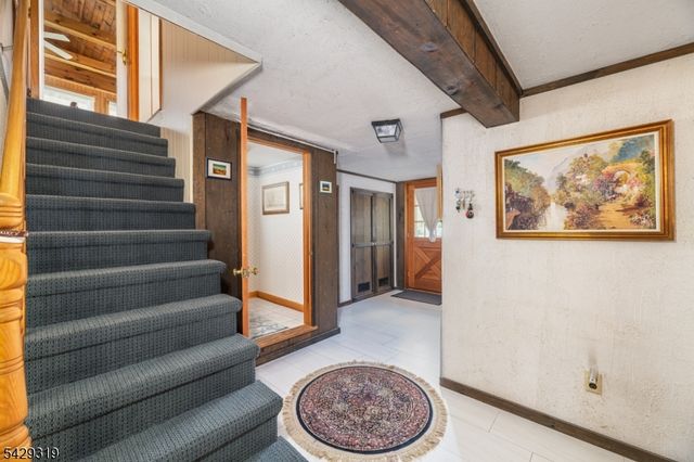 586 Clearview Dr, Hampton Twp., NJ 07860