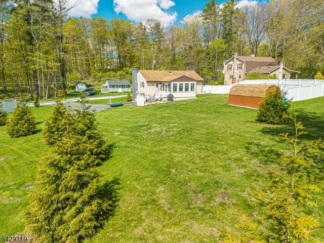 586 Clearview Dr, Hampton Twp., NJ 07860