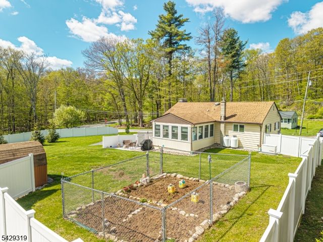 586 Clearview Dr, Hampton Twp., NJ 07860