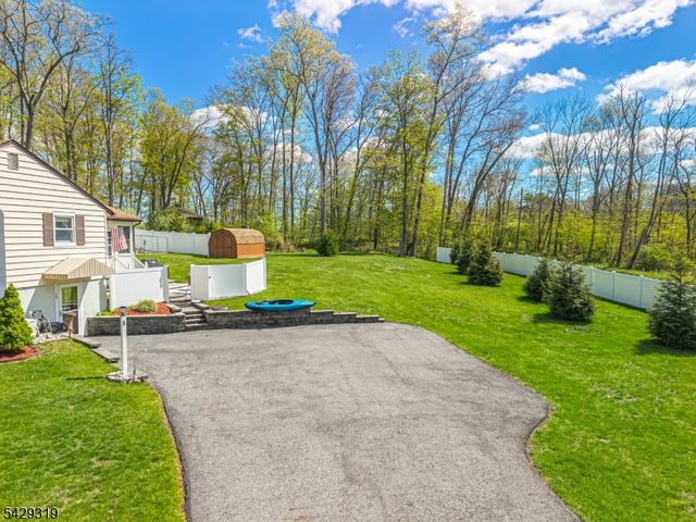 586 Clearview Dr, Hampton Twp., NJ 07860
