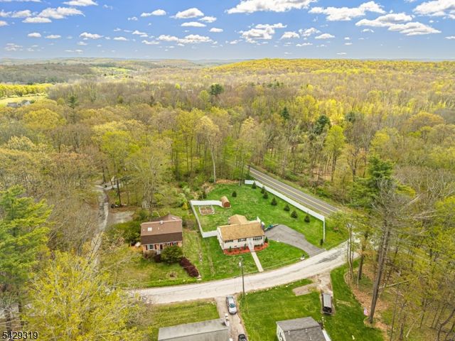 586 Clearview Dr, Hampton Twp., NJ 07860