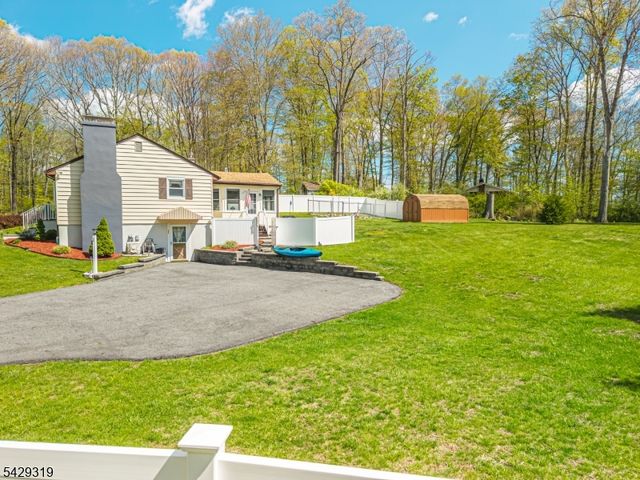 586 Clearview Dr, Hampton Twp., NJ 07860