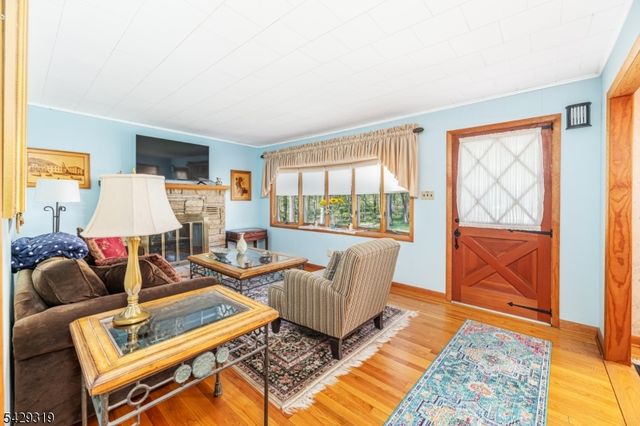 586 Clearview Dr, Hampton Twp., NJ 07860