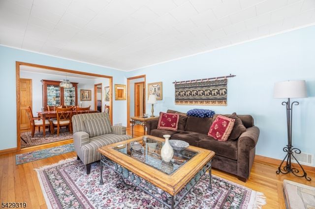 586 Clearview Dr, Hampton Twp., NJ 07860