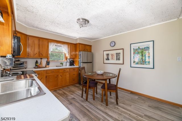 586 Clearview Dr, Hampton Twp., NJ 07860