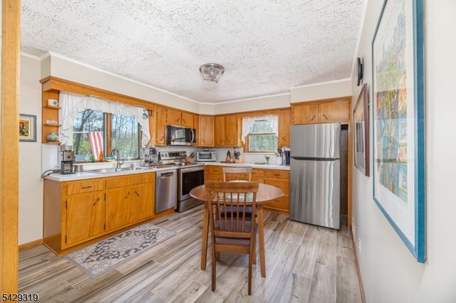 586 Clearview Dr, Hampton Twp., NJ 07860