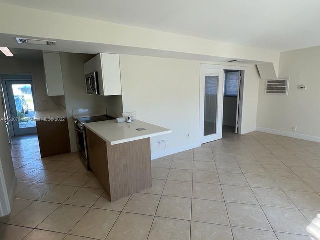2755 NE 28th Avenue C3, Lighthouse Point, FL 33064