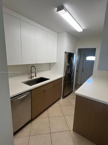 2755 NE 28th Avenue C3, Lighthouse Point, FL 33064