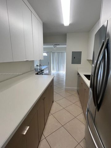 2755 NE 28th Avenue C3, Lighthouse Point, FL 33064