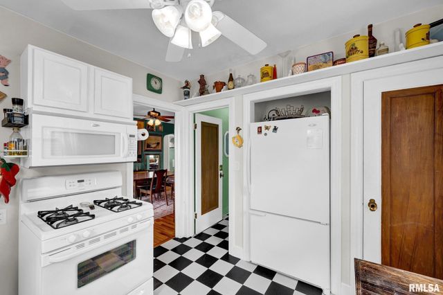 2020 W AYRES Avenue, West Peoria, IL 61604