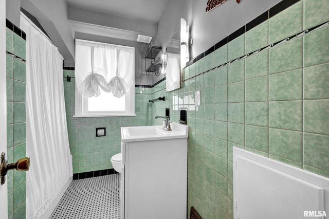 2020 W AYRES Avenue, West Peoria, IL 61604
