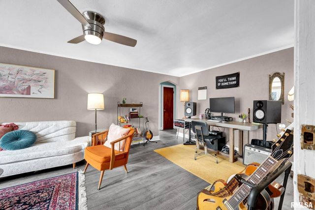 2020 W AYRES Avenue, West Peoria, IL 61604