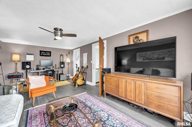 2020 W AYRES Avenue, West Peoria, IL 61604