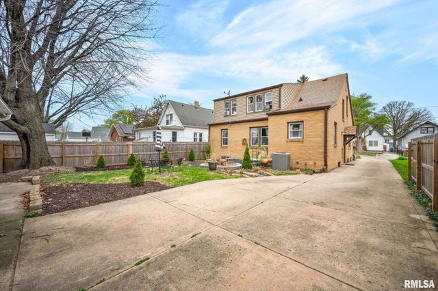 2020 W AYRES Avenue, West Peoria, IL 61604