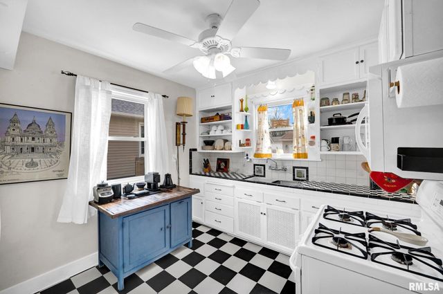 2020 W AYRES Avenue, West Peoria, IL 61604
