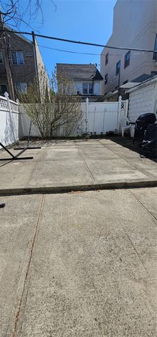 627 E 32nd Street, Brooklyn, NY 11210