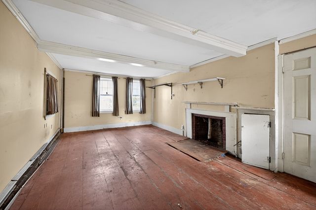 40 Golf Street, Dartmouth, MA 02747