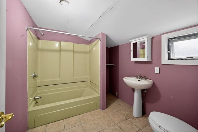 40 Golf Street, Dartmouth, MA 02747