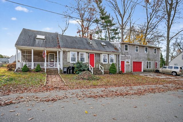40 Golf Street, Dartmouth, MA 02747